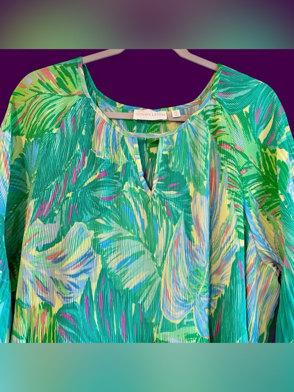 EUC Sunny Leigh Green Tropical Bell-Sleeve Tunic - Picture 4 of 7